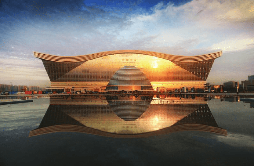 四川“打破世界纪录”的建筑,由英国著名建筑师设计,是重要地标
