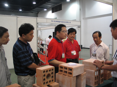 建材行业协会会员参观建筑节能产品博览会