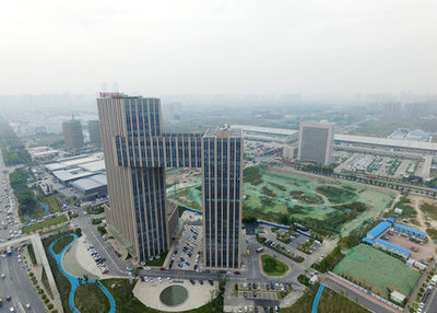 郑州惊现“小裤衩”建筑，酷似央视大楼引发网友热议